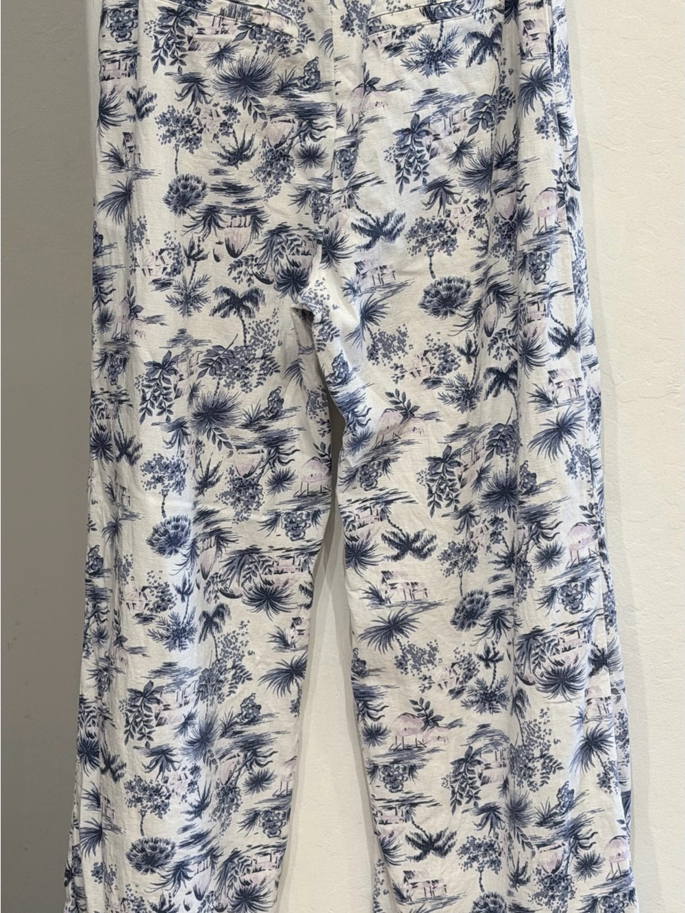 Abercrombie & Fitch White Lounge Pants with Blue Floral Print